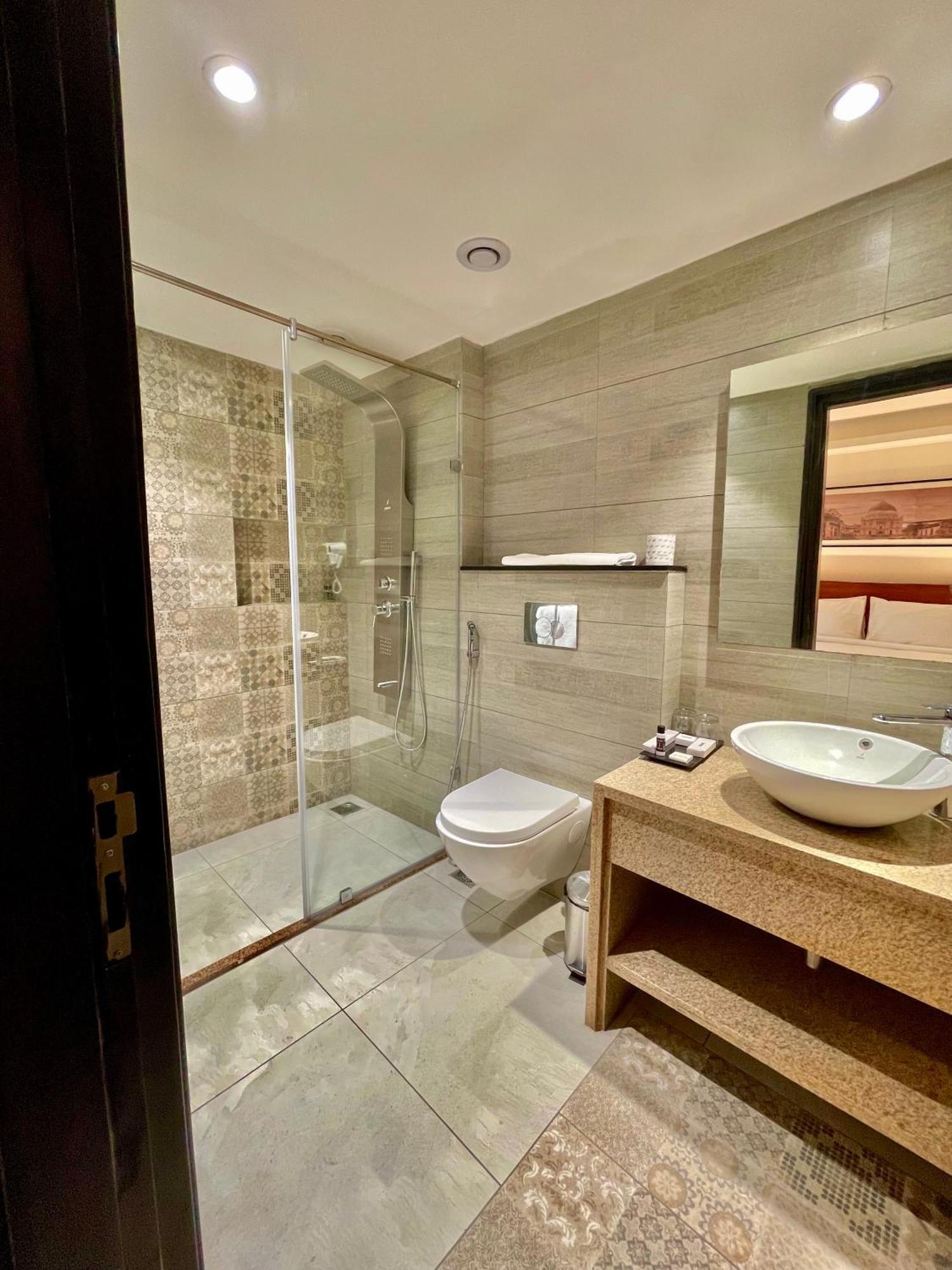 Best Western Maharani Bagh New Delhi Exteriör bild