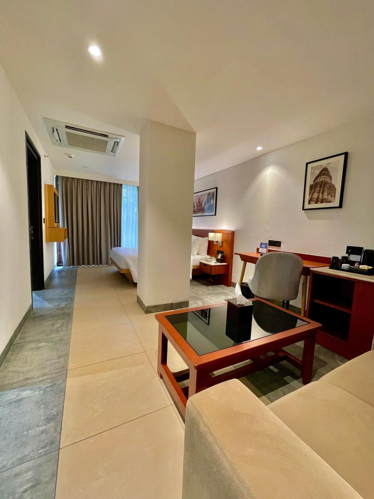 Best Western Maharani Bagh New Delhi Exteriör bild